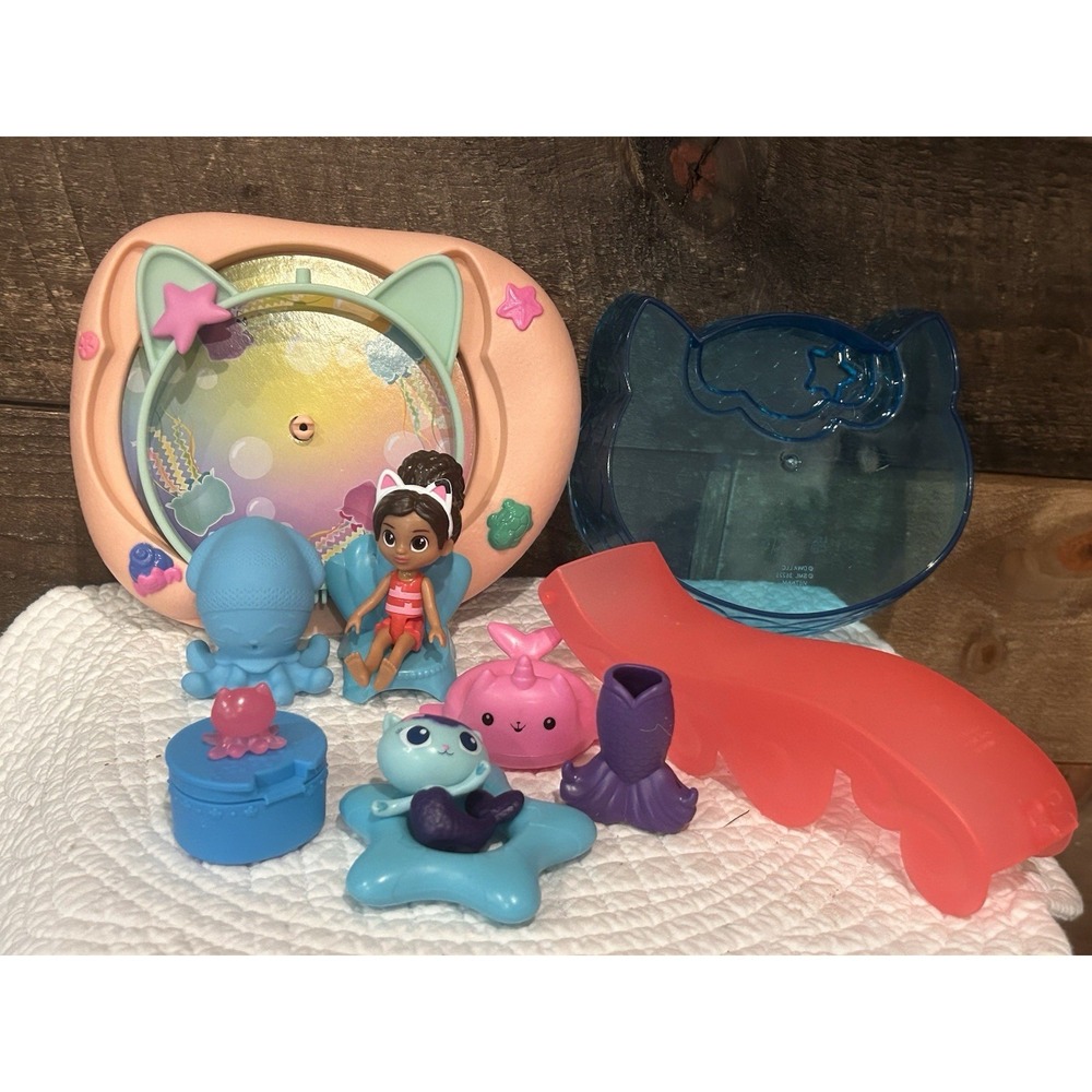 Gabby's Dollhouse Purr-ific Pool Playset with Figures and Accessories